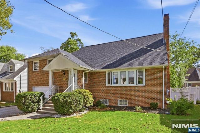 136 Van Buskirk Road, Teaneck, NJ 07666