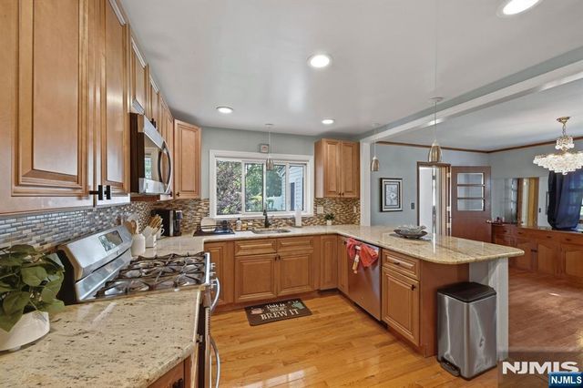 136 Van Buskirk Road, Teaneck, NJ 07666