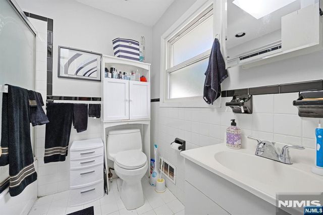 136 Van Buskirk Road, Teaneck, NJ 07666
