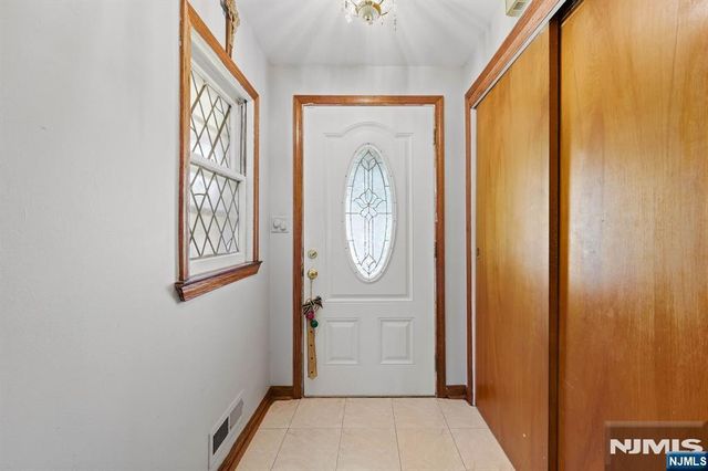 136 Van Buskirk Road, Teaneck, NJ 07666