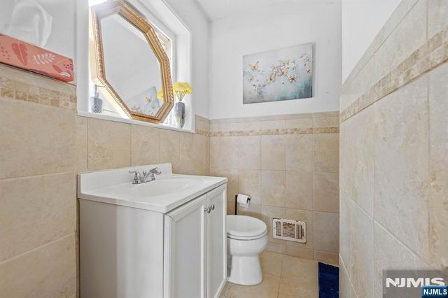 136 Van Buskirk Road, Teaneck, NJ 07666