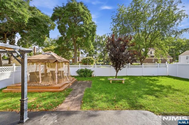 136 Van Buskirk Road, Teaneck, NJ 07666