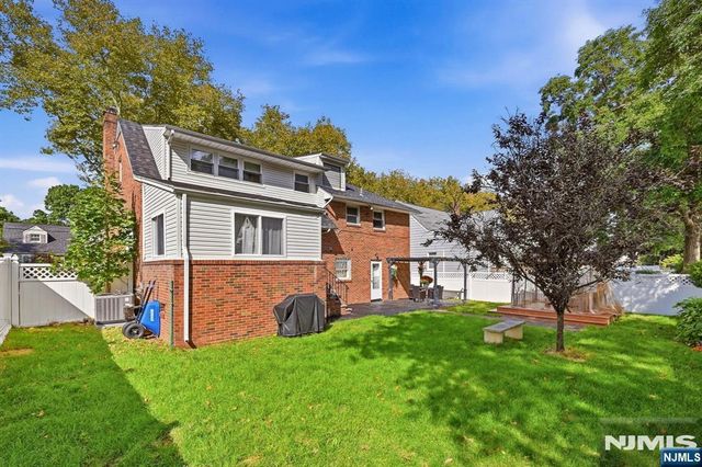 136 Van Buskirk Road, Teaneck, NJ 07666