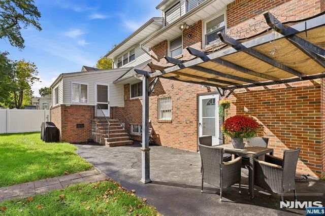 136 Van Buskirk Road, Teaneck, NJ 07666