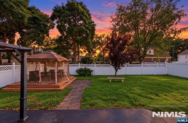 136 Van Buskirk Road, Teaneck, NJ 07666