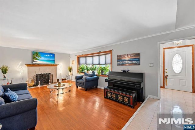 136 Van Buskirk Road, Teaneck, NJ 07666