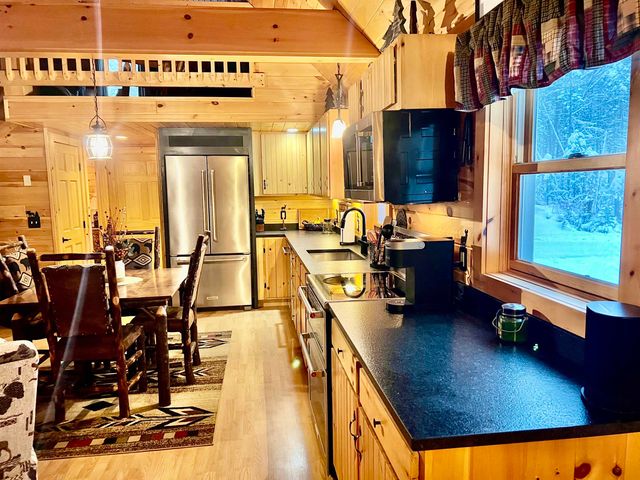 33 Timberland Road, Pittsburg, NH 03592