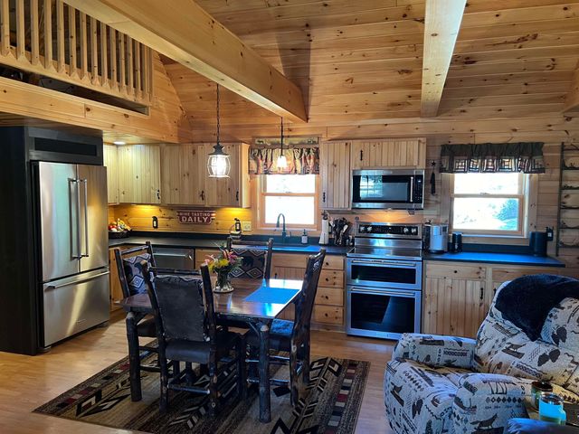 33 Timberland Road, Pittsburg, NH 03592