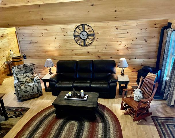 33 Timberland Road, Pittsburg, NH 03592