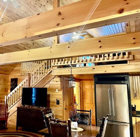 33 Timberland Road, Pittsburg, NH 03592