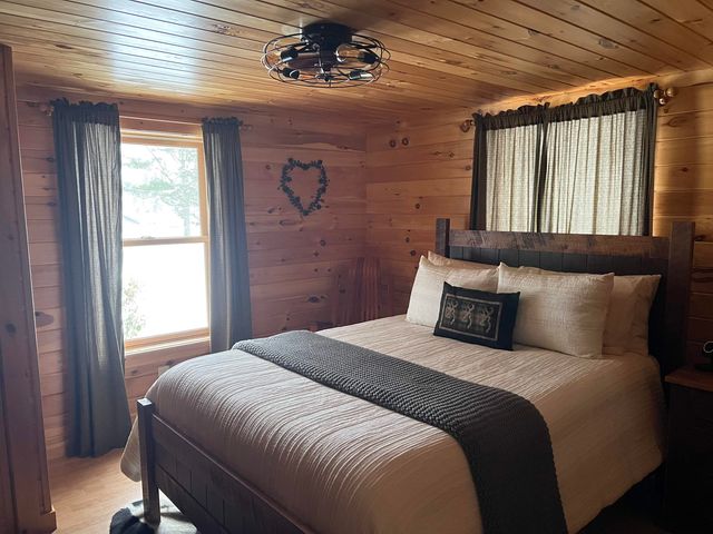 33 Timberland Road, Pittsburg, NH 03592