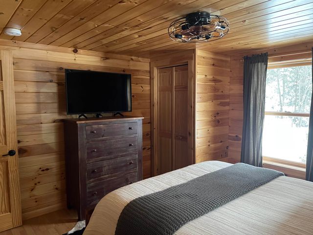 33 Timberland Road, Pittsburg, NH 03592