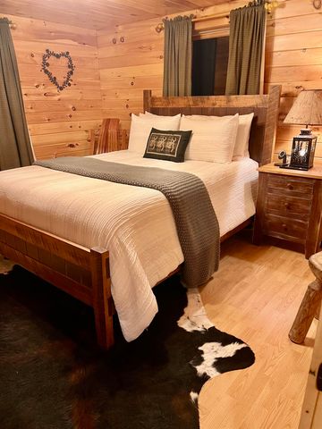 33 Timberland Road, Pittsburg, NH 03592