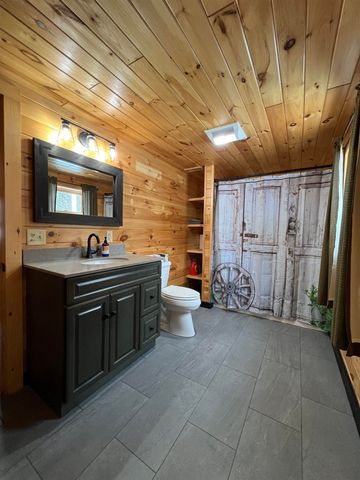 33 Timberland Road, Pittsburg, NH 03592