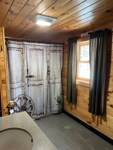 33 Timberland Road, Pittsburg, NH 03592