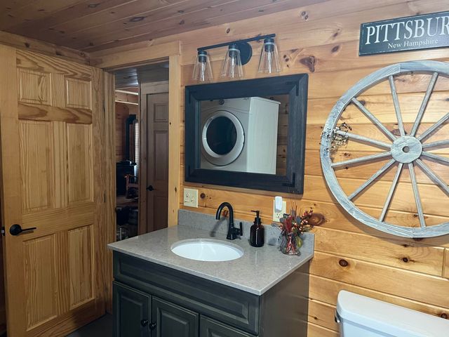 33 Timberland Road, Pittsburg, NH 03592