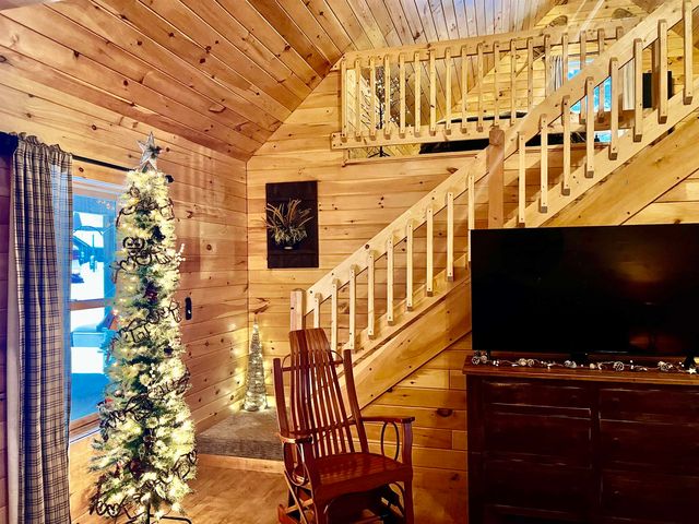 33 Timberland Road, Pittsburg, NH 03592