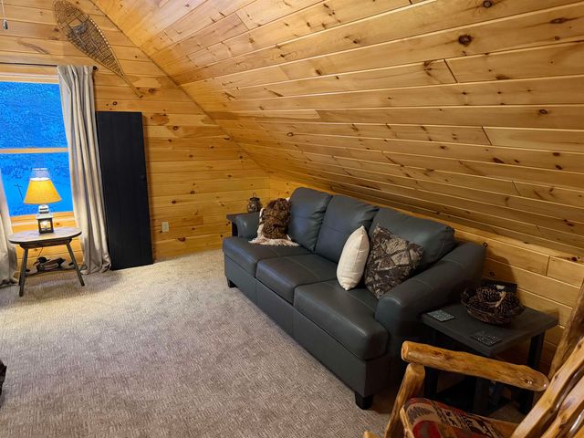 33 Timberland Road, Pittsburg, NH 03592