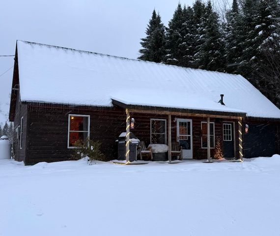 33 Timberland Road, Pittsburg, NH 03592