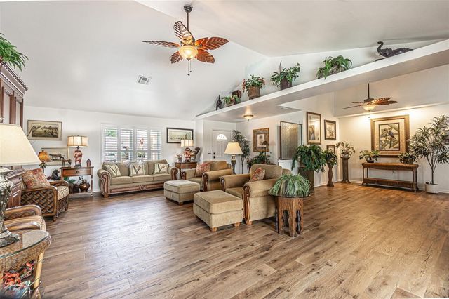 6132 SILVER OAKS DRIVE, Zephyrhills, FL 33542