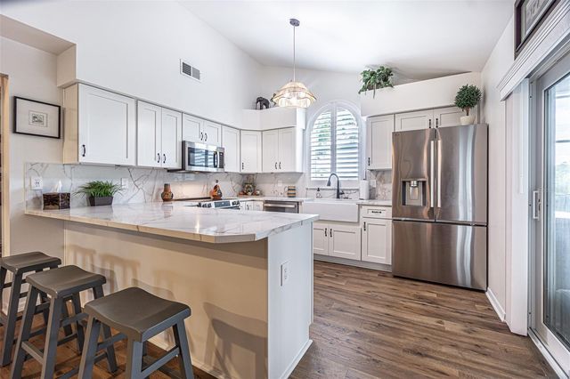 6132 SILVER OAKS DRIVE, Zephyrhills, FL 33542