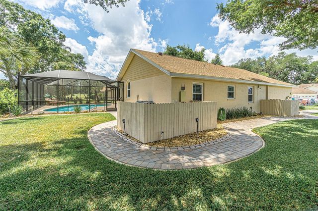 6132 SILVER OAKS DRIVE, Zephyrhills, FL 33542
