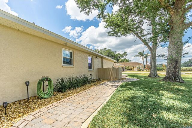 6132 SILVER OAKS DRIVE, Zephyrhills, FL 33542