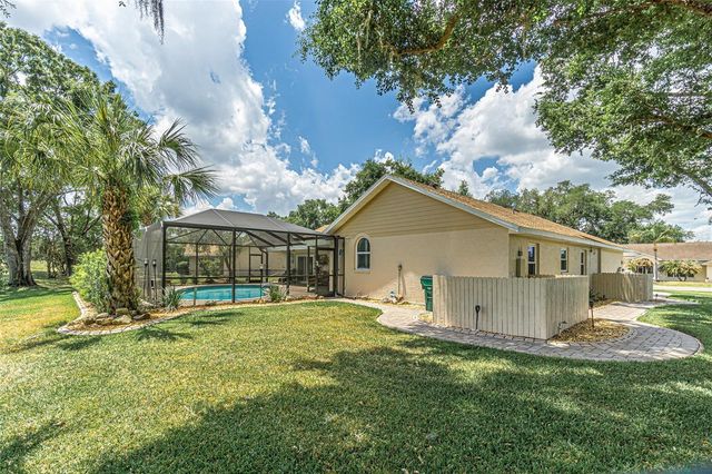 6132 SILVER OAKS DRIVE, Zephyrhills, FL 33542