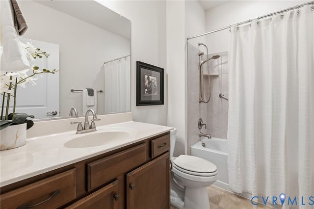 10456 Chickahominy Falls Ln, Glen Allen, VA 23059