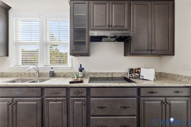 10456 Chickahominy Falls Ln, Glen Allen, VA 23059