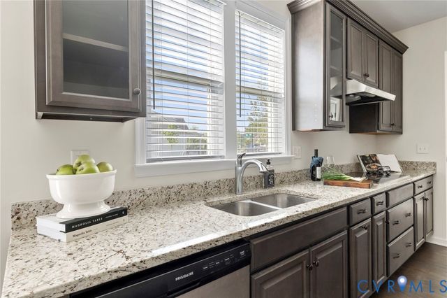10456 Chickahominy Falls Ln, Glen Allen, VA 23059