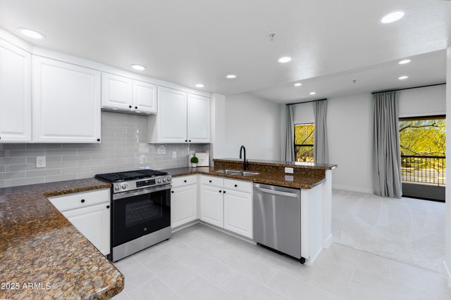 21320 N 56TH Street 2001, Phoenix, AZ 85054