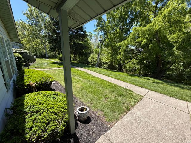 2515 Nassau Drive, 25D, Columbus, OH 43232
