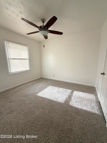 5102 Yew Ln, Louisville, KY 40213