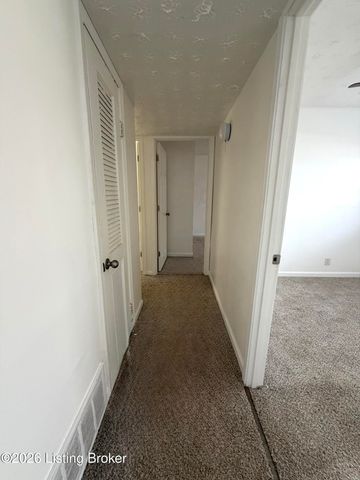 5102 Yew Ln, Louisville, KY 40213