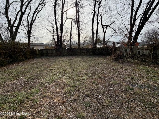 5102 Yew Ln, Louisville, KY 40213