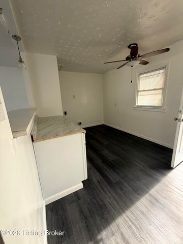 5102 Yew Ln, Louisville, KY 40213