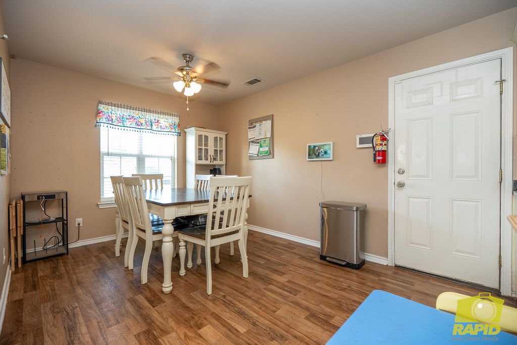 Image 10 of property listing at 614 W 25th Street, San Angelo, TX 76903