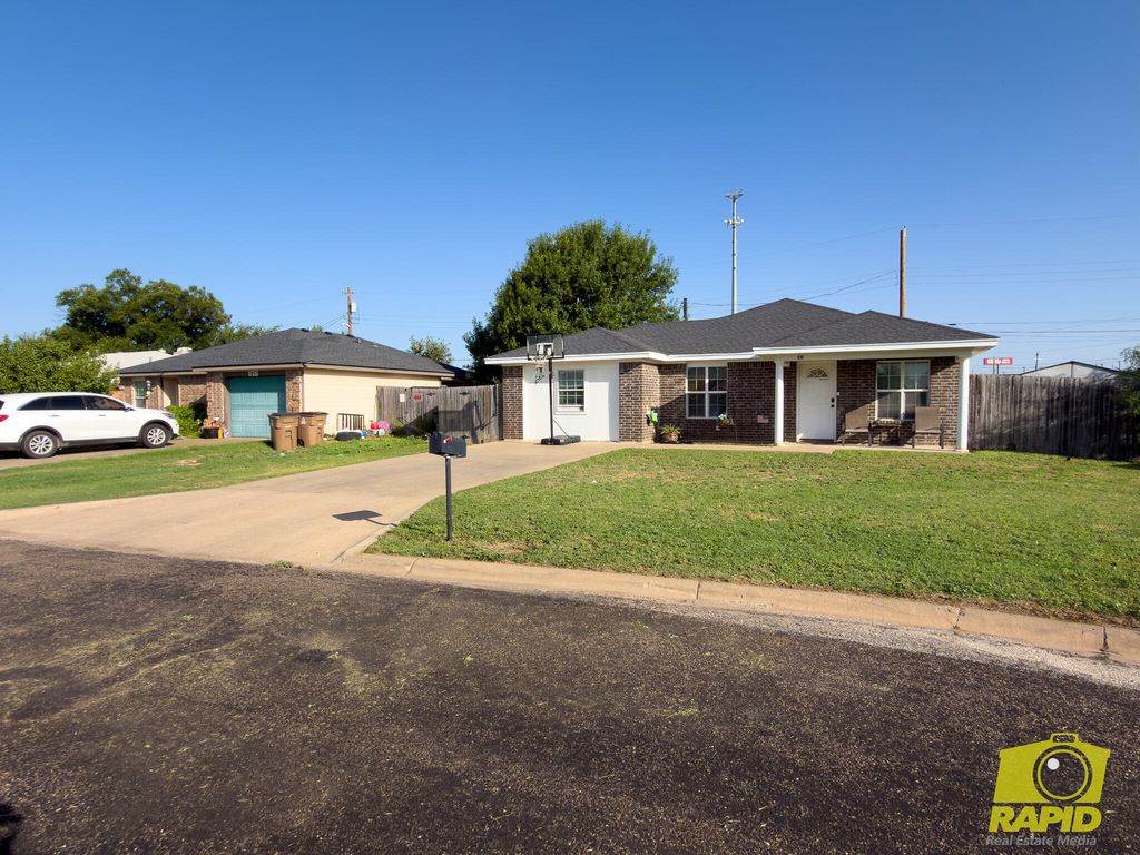 Image 2 of property listing at 614 W 25th Street, San Angelo, TX 76903