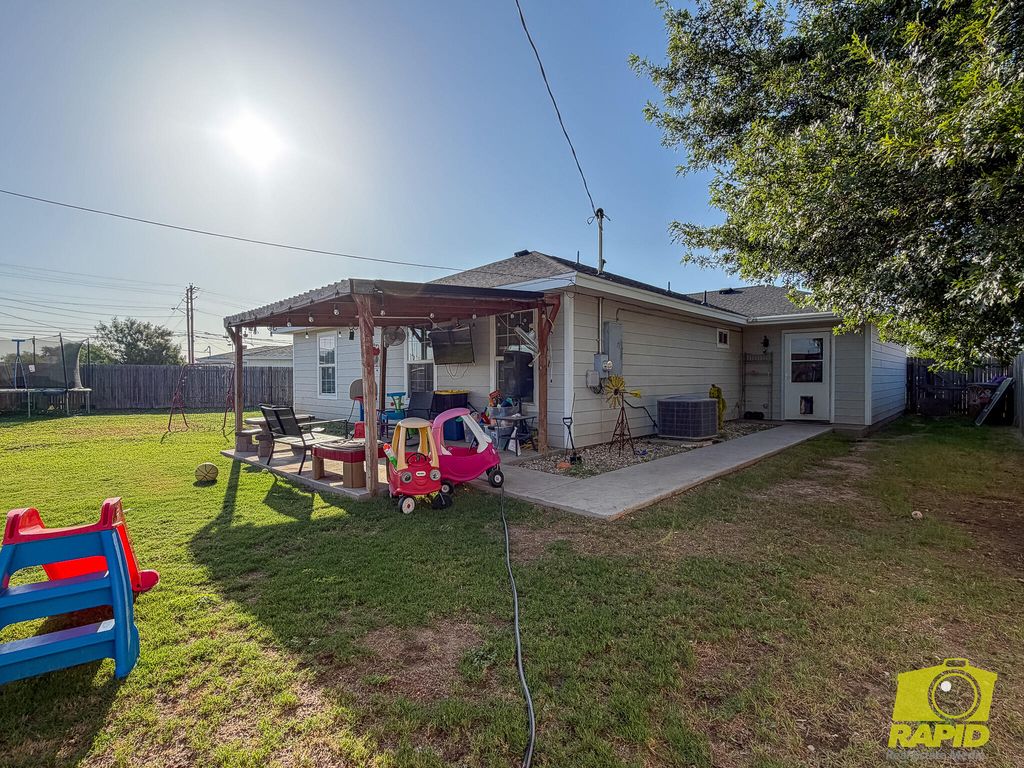 Image 24 of property listing at 614 W 25th Street, San Angelo, TX 76903