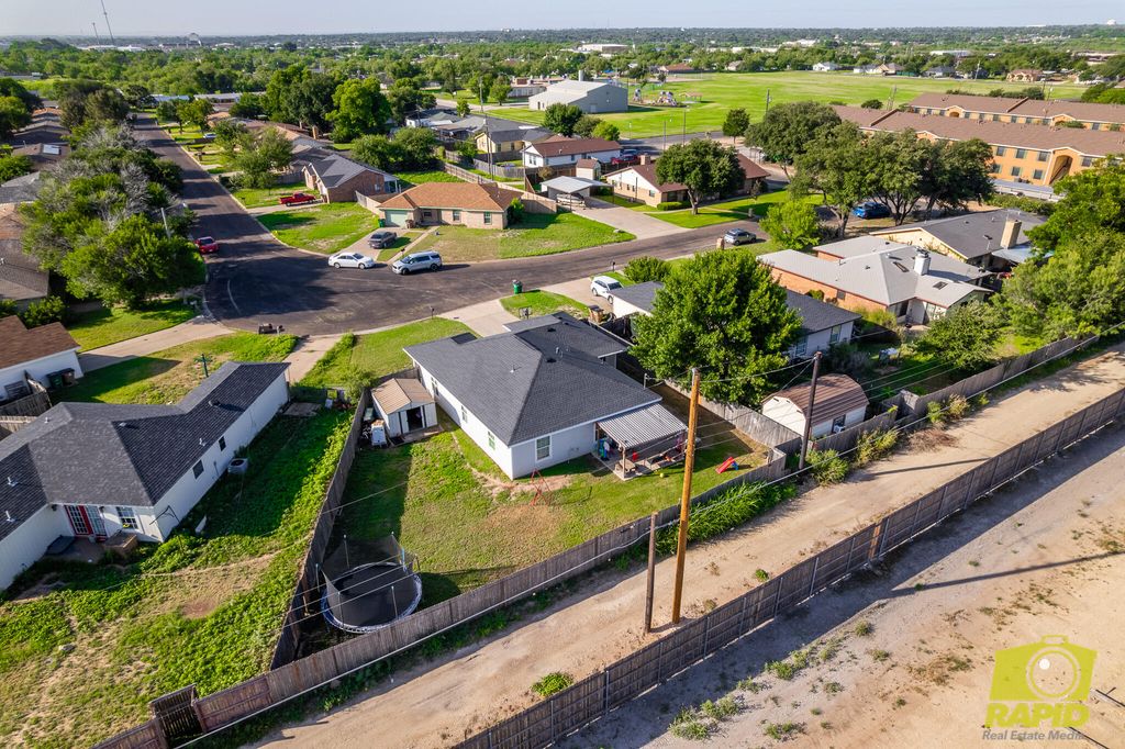 Image 28 of property listing at 614 W 25th Street, San Angelo, TX 76903