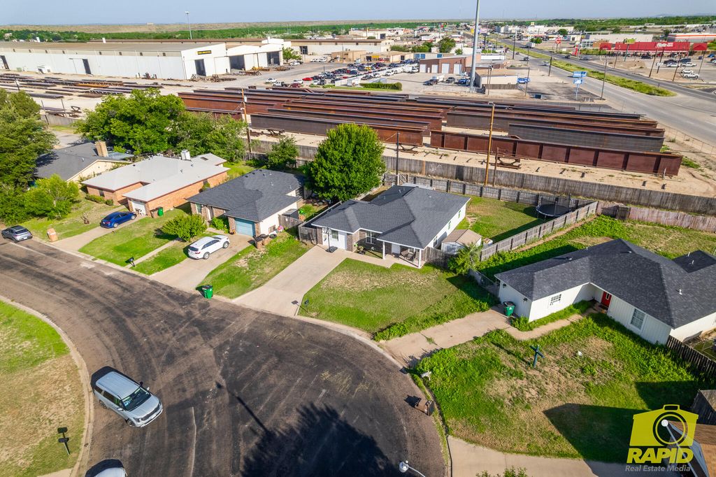Image 32 of property listing at 614 W 25th Street, San Angelo, TX 76903