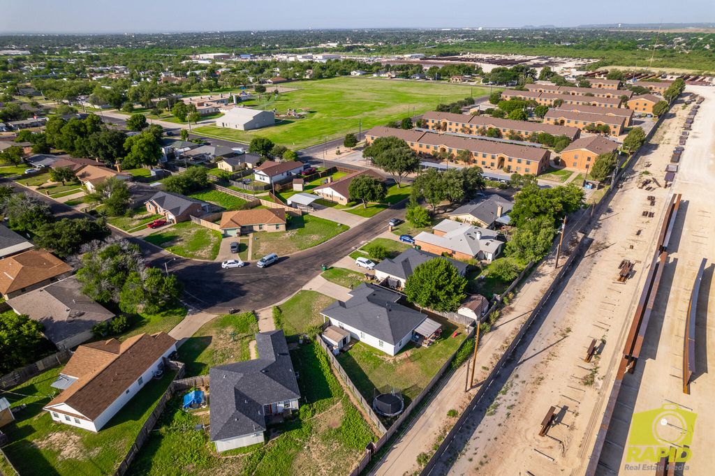 Image 33 of property listing at 614 W 25th Street, San Angelo, TX 76903