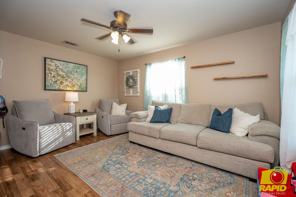 Image 5 of property listing at 614 W 25th Street, San Angelo, TX 76903