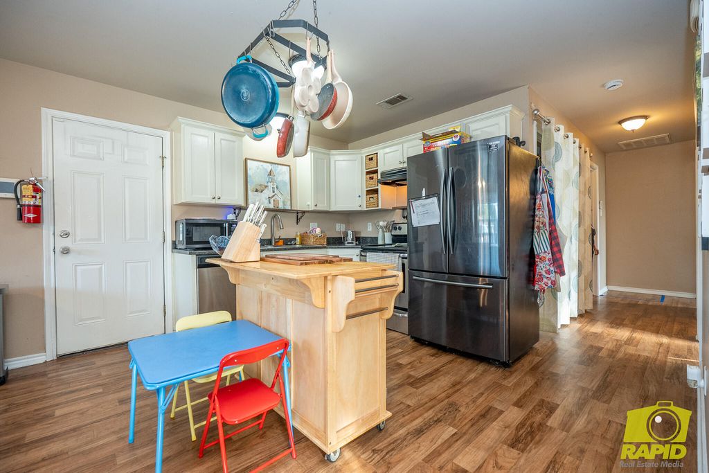 Image 7 of property listing at 614 W 25th Street, San Angelo, TX 76903