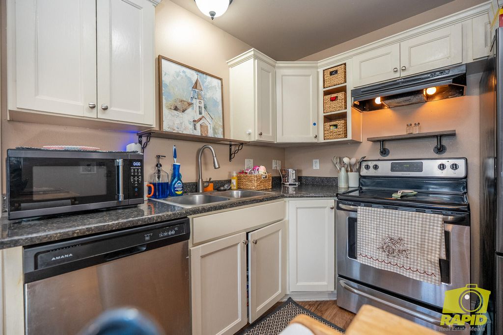 Image 8 of property listing at 614 W 25th Street, San Angelo, TX 76903
