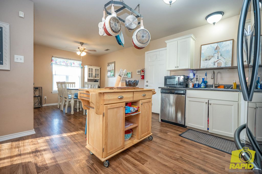 Image 9 of property listing at 614 W 25th Street, San Angelo, TX 76903