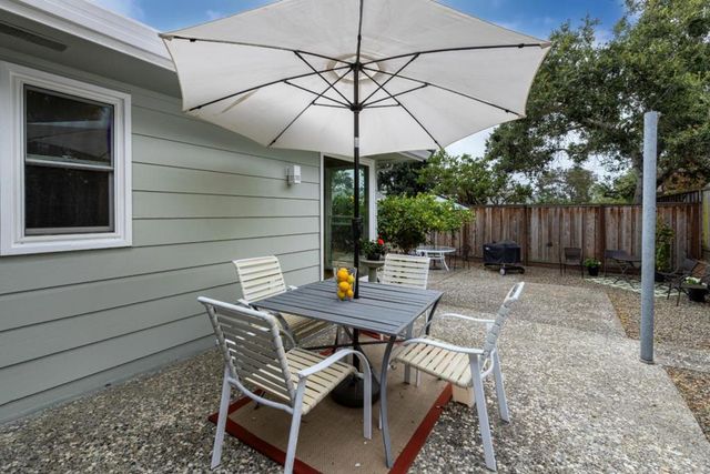 138 Woodcrest Place, Santa Cruz, CA 95065