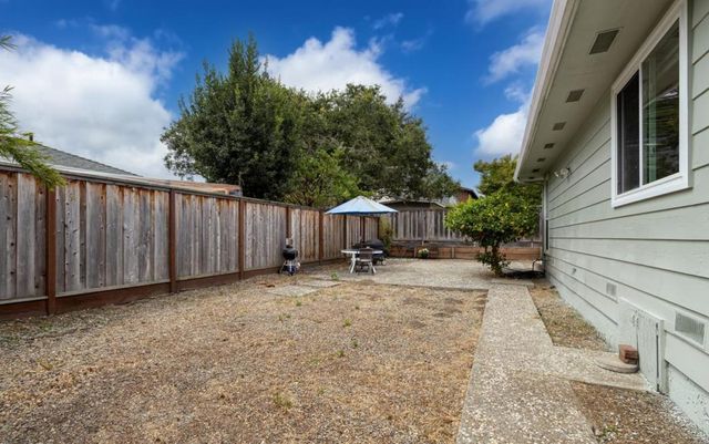 138 Woodcrest Place, Santa Cruz, CA 95065