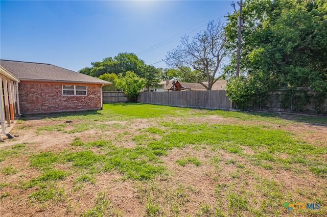 118 Berkshire Lane, Victoria, TX 77904